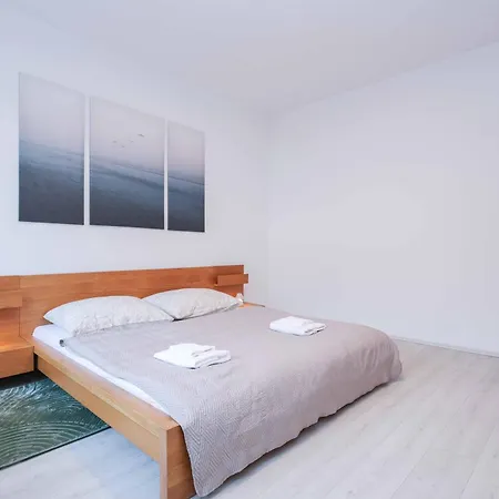 Charming Old Town Family Retreat Apartment Pressburg