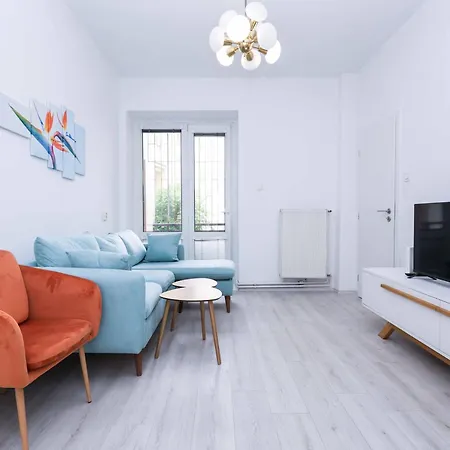 Charming Old Town Family Retreat *