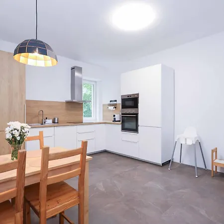 Charming Old Town Family Retreat Apartment